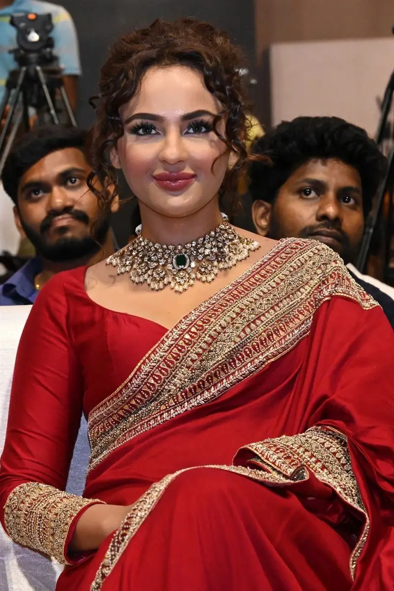 TELUGU ACTRESS SEERAT KAPOOR IN RED SAREE 12